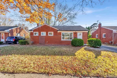 28911 Westfield St, Livonia, MI 48150