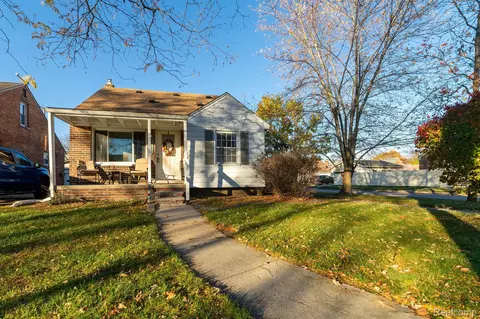 13412 Sycamore St, Southgate, MI 48195