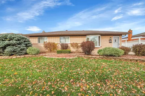 24716 Orchard St, Taylor, MI 48180