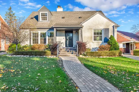 26510 Wyoming Rd, Huntington Woods, MI 48070