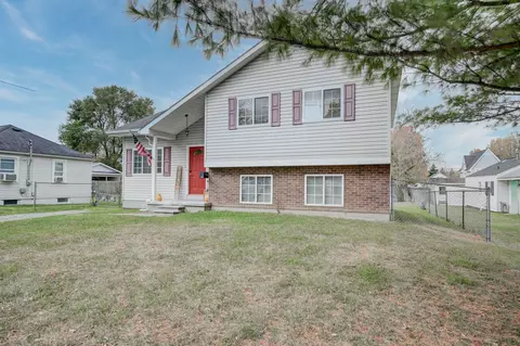 1035 Lee St, Fenton, MI 48430