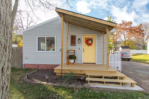 2422 Hessel Ave, Rochester Hills, MI 48307