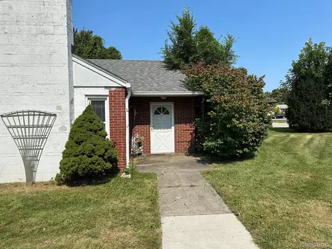 32711 Freuhauf Rd, Fraser, MI 48026