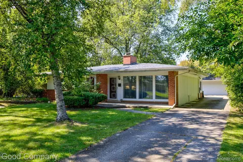29255 Westbrook Pkwy, Southfield, MI 48076