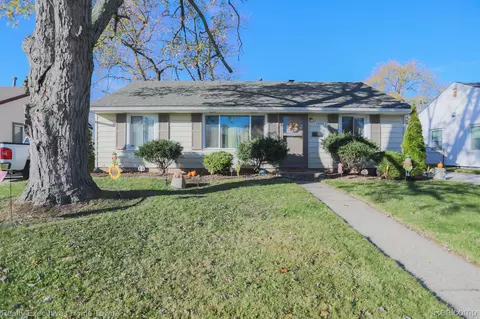 26335 Arlington St, Roseville, MI 48066