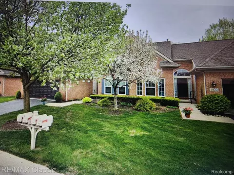 1828 Treyborne Cir, Commerce, MI 48390