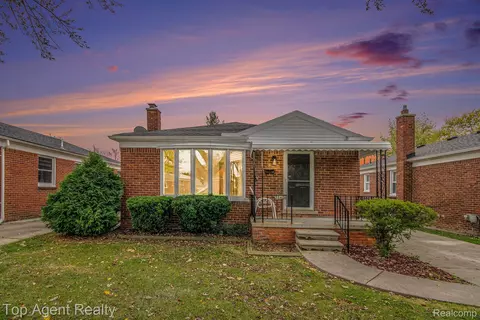 28401 Grant St, Saint Clair Shores, MI 48081