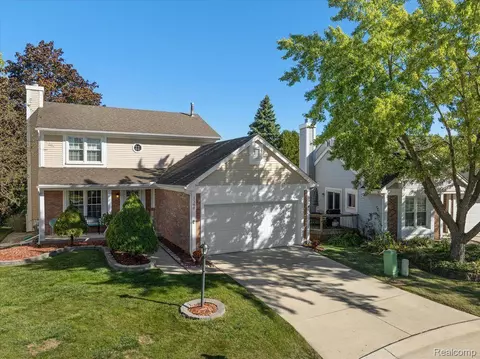 1580 Stonecrest Dr, Rochester Hills, MI 48307