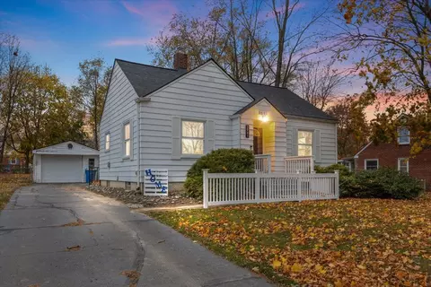 2941 Voorheis Rd, Waterford, MI 48328