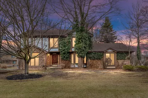25206 Bridlepath Ln, Farmington Hills, MI 48335