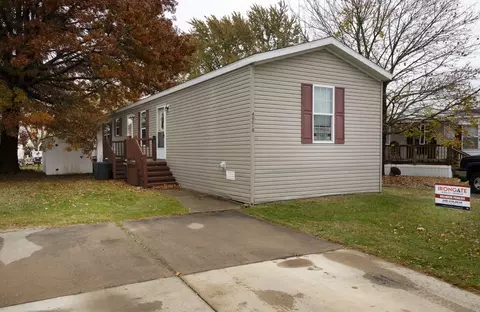 40010 N Cornwall Cir, Sterling Heights, MI 48310