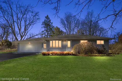 9605 Andersonville Rd, Springfield, MI 48346
