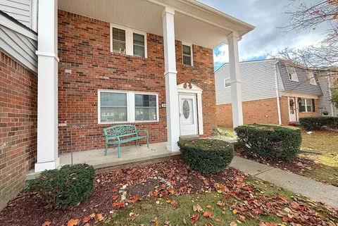 24413 Olde Orchard St, Novi, MI 48375