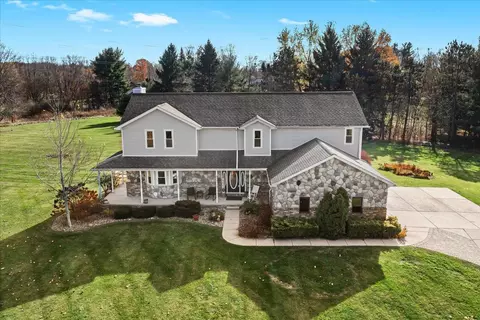 7032 Krisdalin, South Lyon, MI 48178