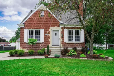 20049 Huntington Ave, Harper Woods, MI 48225