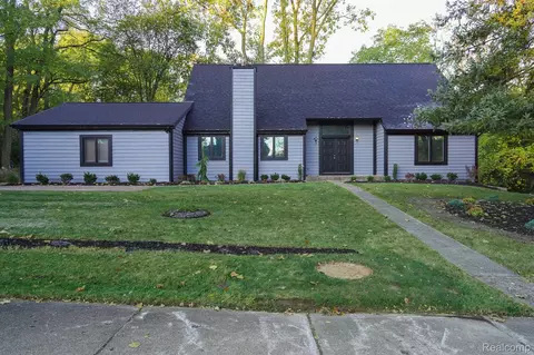 2635 W Walton Blvd, Waterford, MI 48329