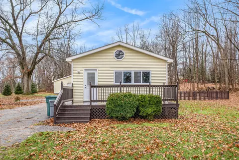283 Columbiaville Rd, Deerfield, MI 48421