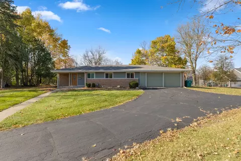 446 Linden Crt Ct, Saline, MI 48176