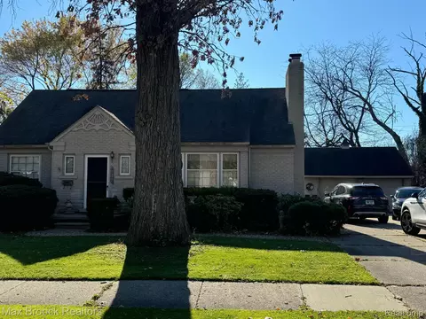 19972 Woodcrest St, Harper Woods, MI 48225