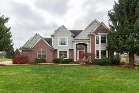 8714 Glen Haven Dr, Howell, MI 48843