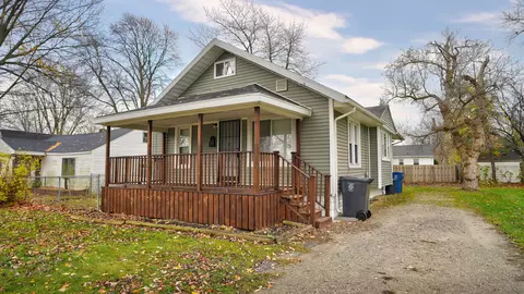 837 Crawford St, Flint, MI 48507