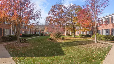 32718 Grand River Ave #C28, Farmington, MI 48336