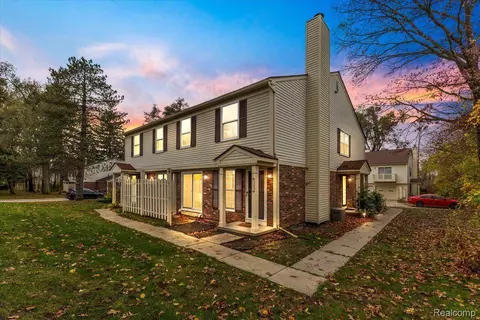2148 Hidden Meadows Dr #C, Walled Lake, MI 48390