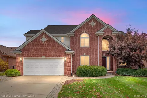 20317 Gloria Dr, Macomb, MI 48044