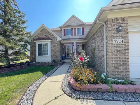 7724 Pioneer Dr, Ypsilanti, MI 48197
