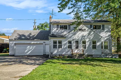 149 S Winding Dr, Waterford, MI 48328
