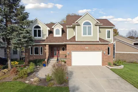 3112 Pine Tree S, Waterford, MI 48329