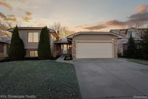 44048 Harsdale Dr, Canton, MI 48187