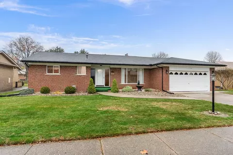 11159 Chippewa Dr, Warren, MI 48093