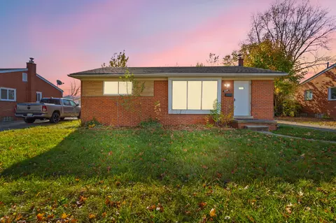 4430 Lutz Dr, Warren, MI 48092