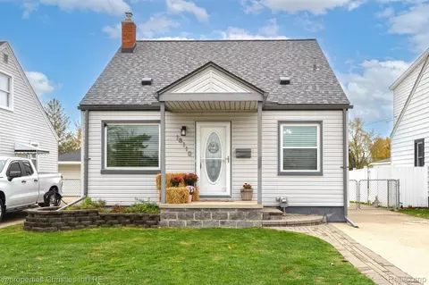 18110 Wexford St, Roseville, MI 48066