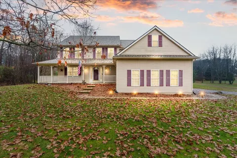 12420 Swann Farm Ln, Brighton, MI 48114