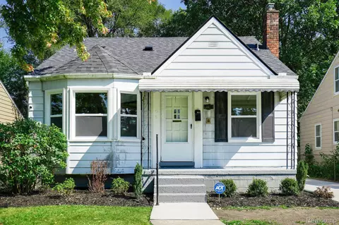 19977 Elkhart St, Harper Woods, MI 48225