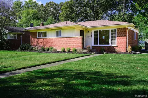 20841 Westhampton St, Oak Park, MI 48237