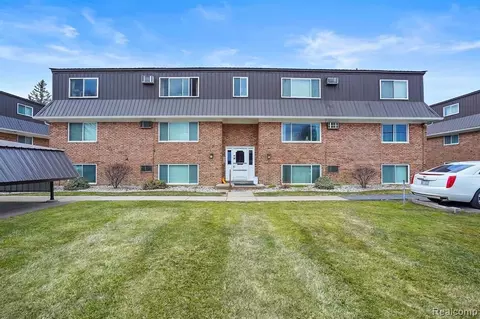 1617 S Riverside Ave #C-18, St. Clair, MI 48079