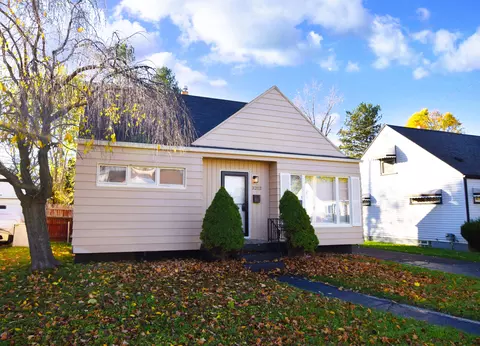 3202 Comanche Ave, Flint, MI 48507