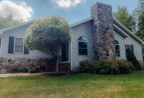 1245 Hill Rd, White Lake, MI 48383