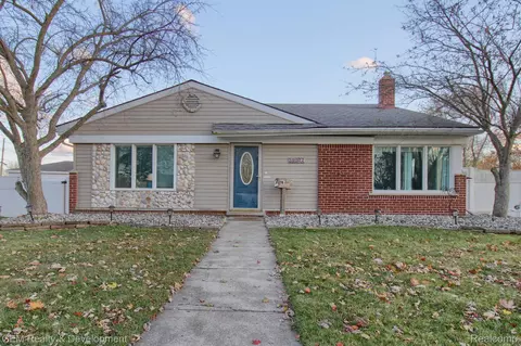 33077 Benson Dr, Westland, MI 48185