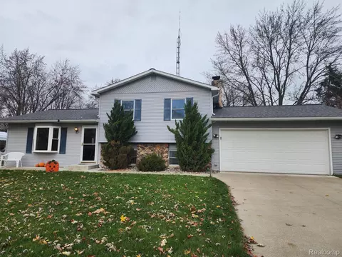 2501 Valley Church Dr, Thetford, MI 48420