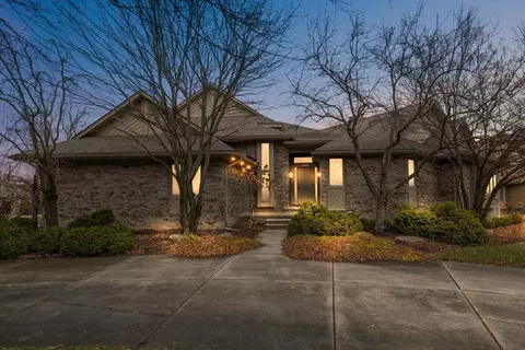 5385 Pond Bluff Dr, West Bloomfield, MI 48323