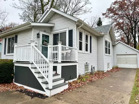 911 Sanborn St N, Port Huron, MI 48060
