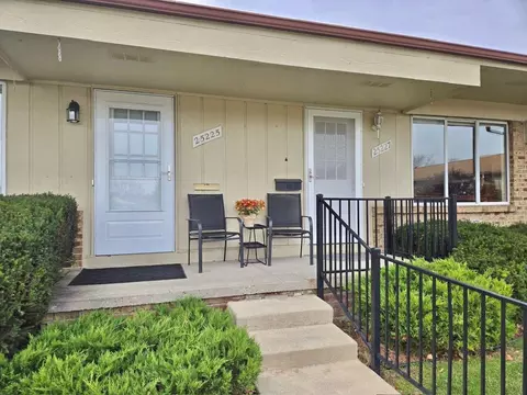 25227 Franklin Terrace 4 21 #4, South Lyon, MI 48178