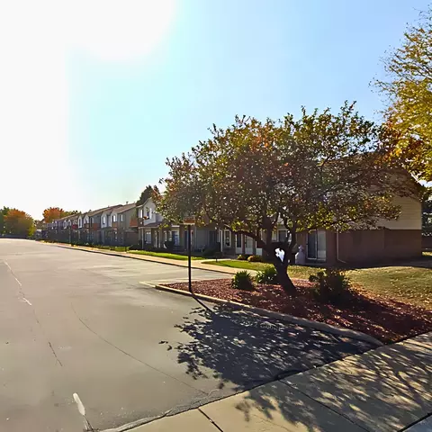 27795 Carini Villa St, Roseville, MI 48066