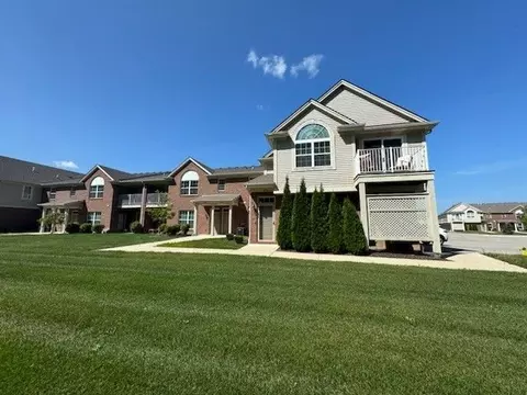 21924 Aberdeen Dr, Macomb, MI 48042