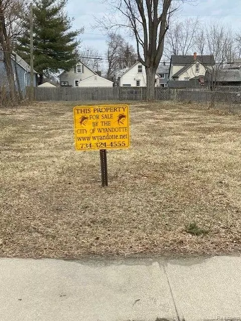 3634 4th St, Wyandotte, MI 48192