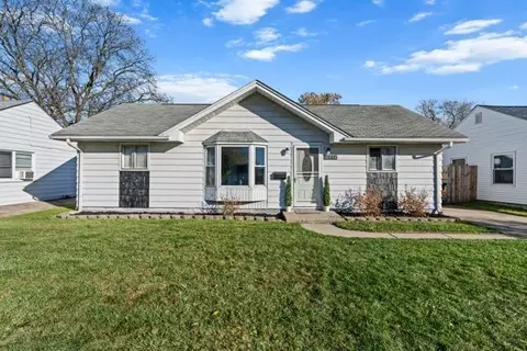 26034 Waldorf St, Roseville, MI 48066